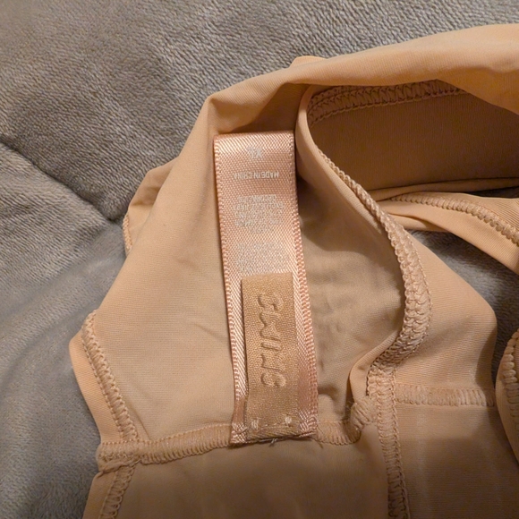 SKIMS Nude Scoop Neck Bralette - Picture 3 of 3